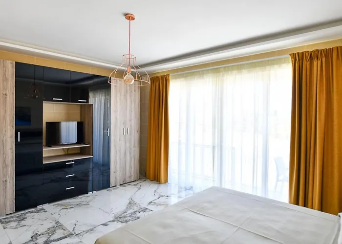 Azure W * San Lawrenz